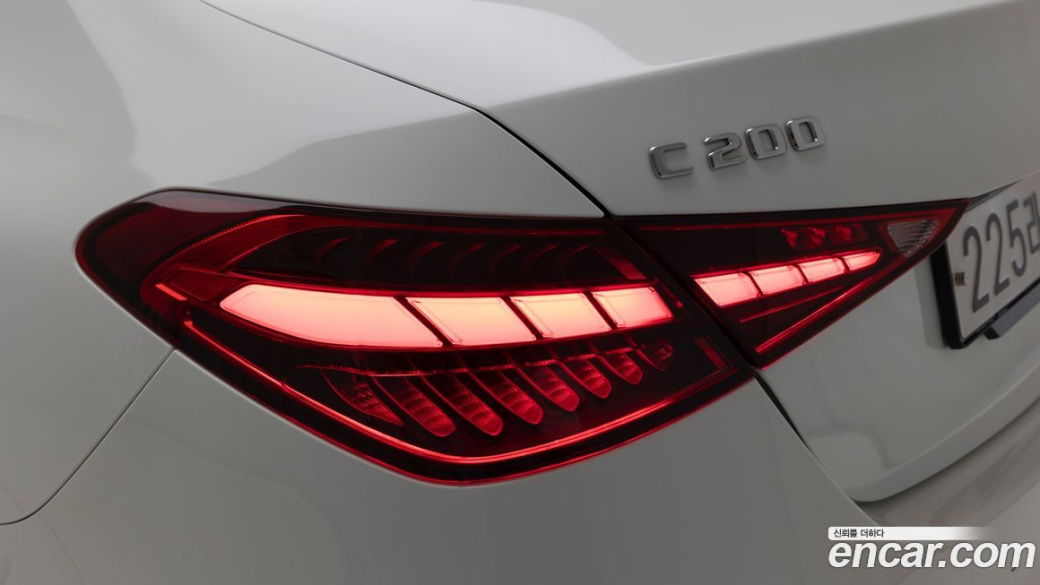 Mercedes-Benz C-Class C200 4MATIC Avantgarde, 2025