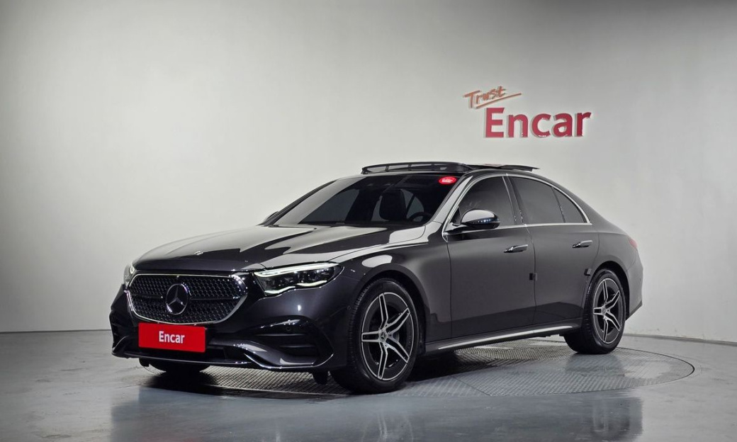 Mercedes-Benz E-Class E300 4MATIC AMG Line, 2024