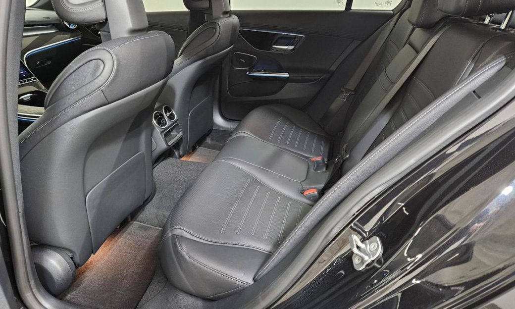 Mercedes-Benz C-Class C300 4MATIC AMG Line, 2023