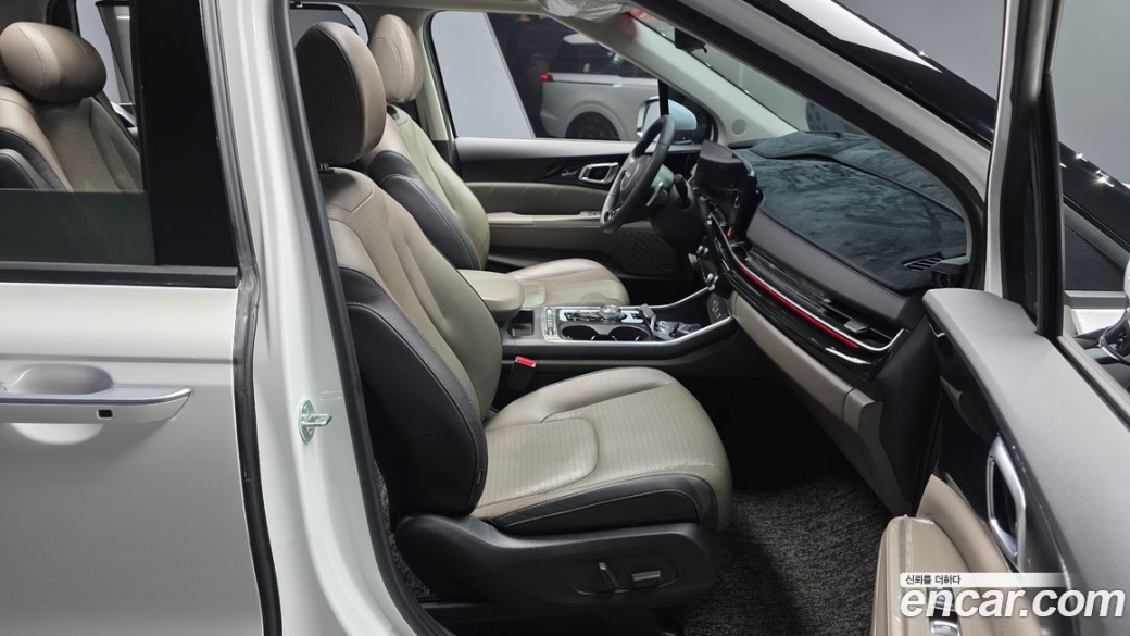Kia Carnival 7-Seater Signature, 2025