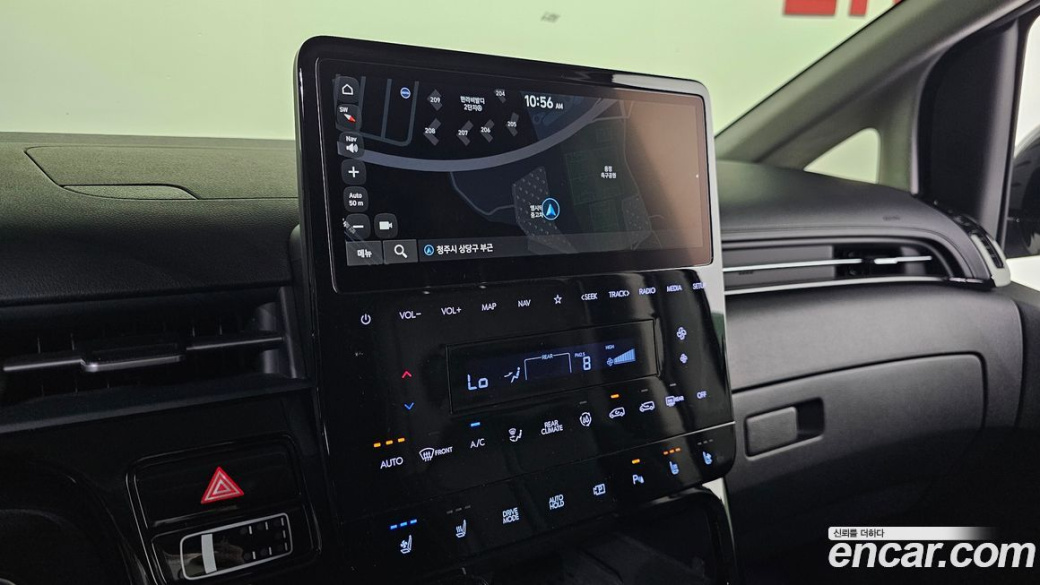 Hyundai Staria 4WD Lounge 9-Seater, 2023