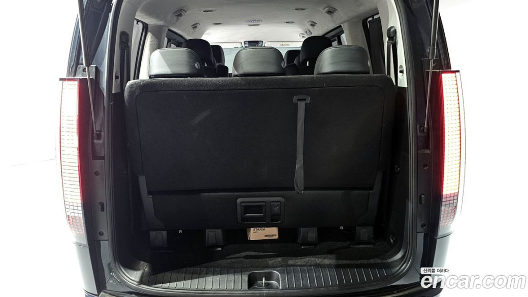 Hyundai Staria Lounge 9-Seater, 2023