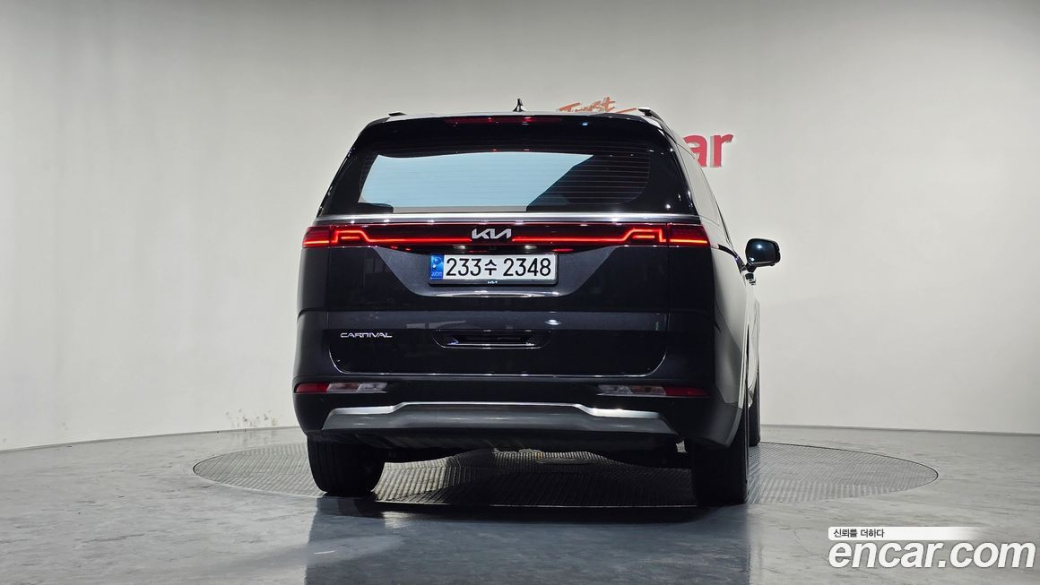 Kia Carnival 7-Seater Outdoor, 2022
