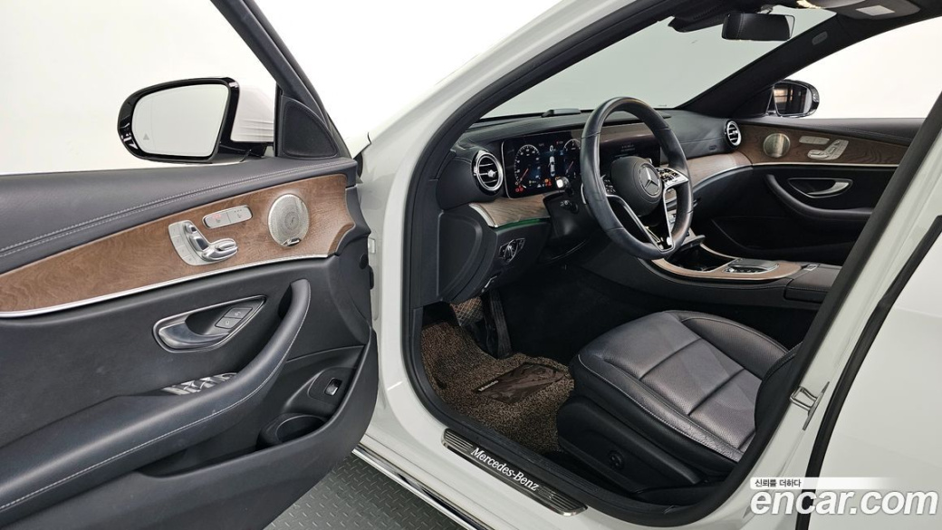 Mercedes-Benz E-Class E220d 4MATIC Exclusive, 2022