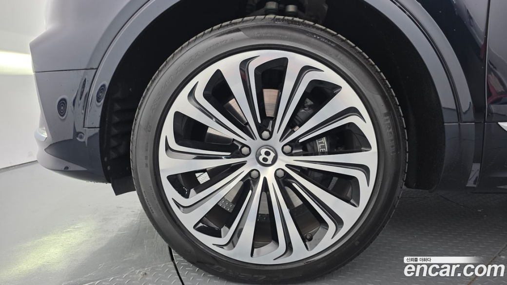 Bentley Bentayga 4.0 V8 EWB First Edition, 2025