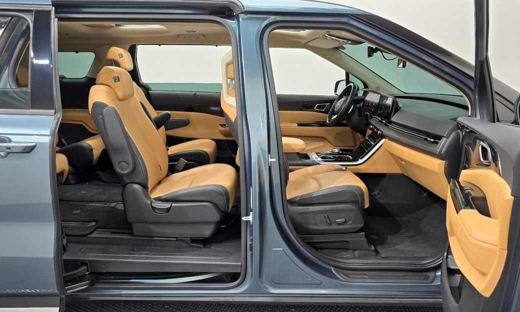 Kia Carnival 9-Seater Signature, 2023