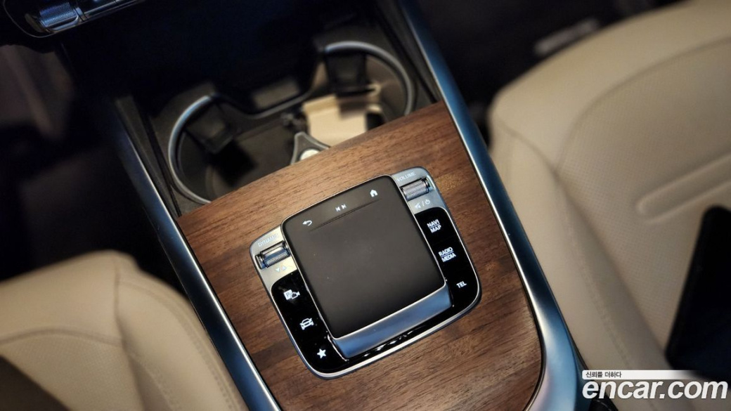 Mercedes-Benz G-Class G450d, 2025