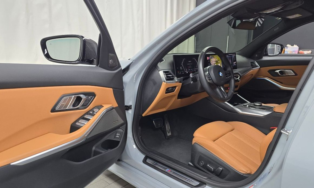 BMW 3-Series 320i Touring M Sports, 2024