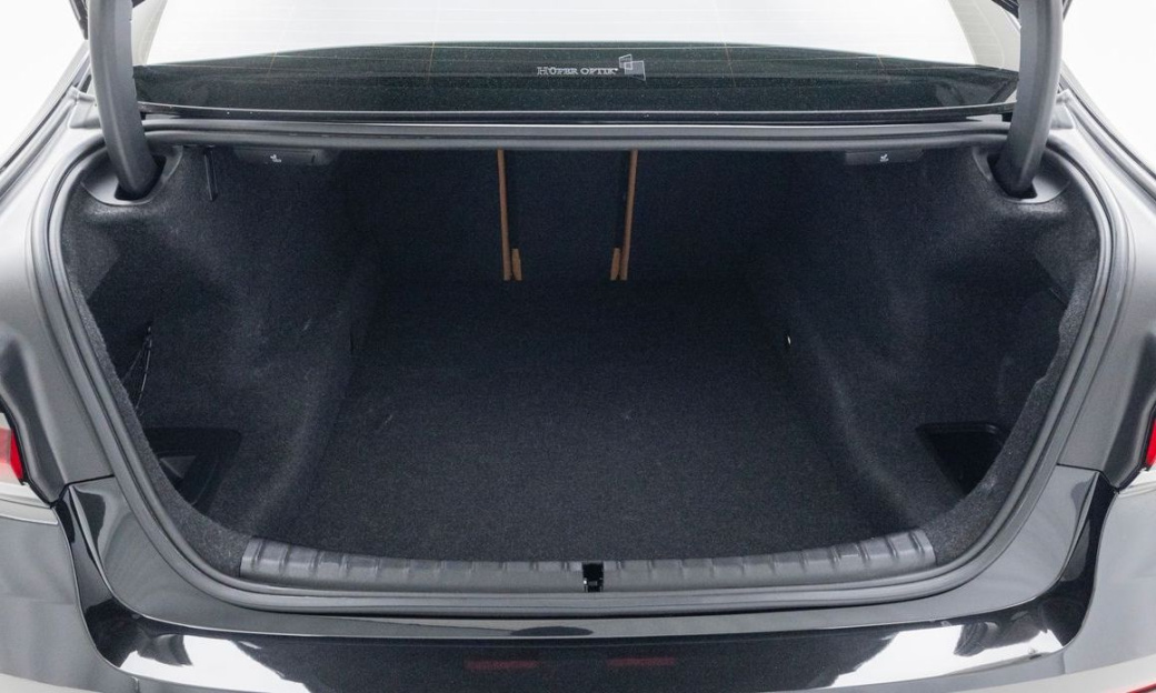 BMW 5-Series 520i Luxury, 2023
