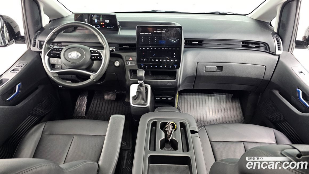 Hyundai Staria 4WD Tourer 9-Seater, 2023