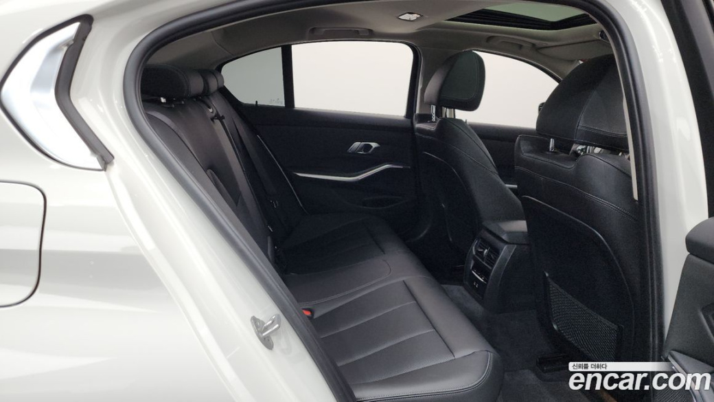 BMW 3-Series 320i, 2022