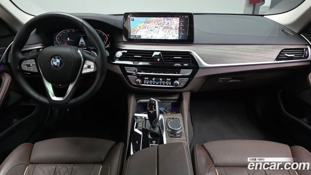 BMW 5-Series 530i Luxury, 2023