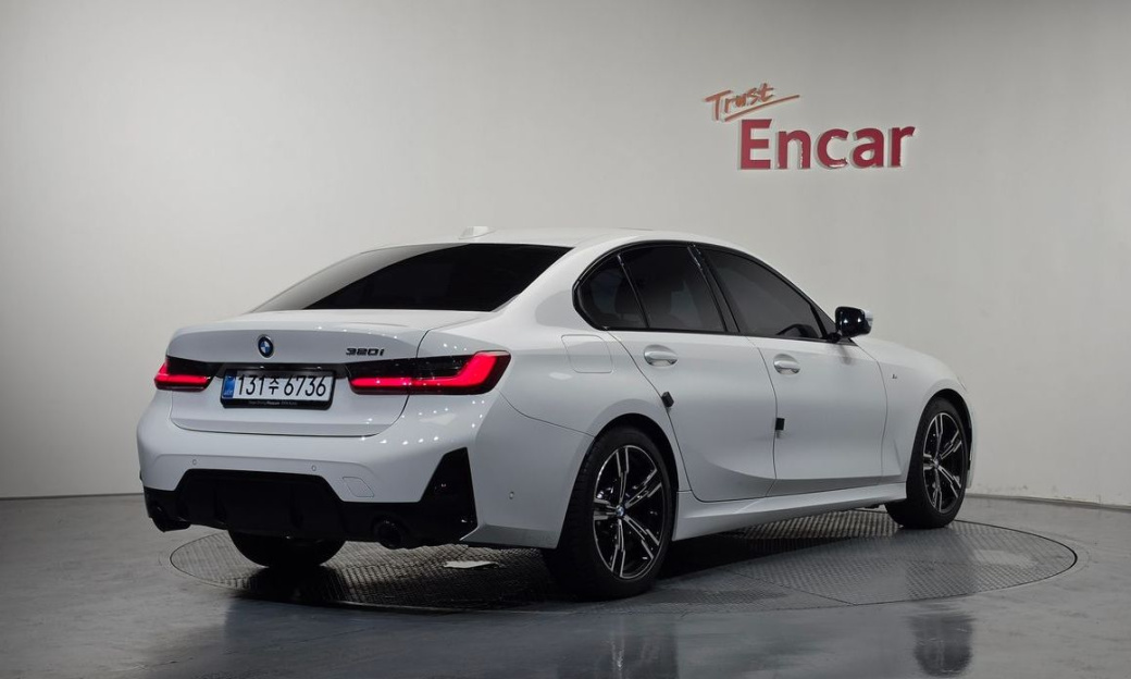 BMW 3-Series 320i M Sport, 2025