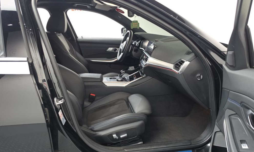 BMW 3-Series 320i M Sport, 2022