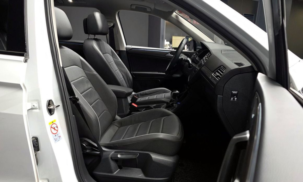Volkswagen Tiguan 2.0 TSI Prestige, 2024