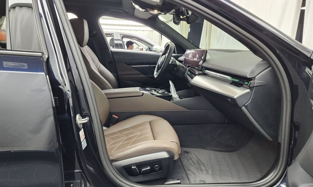 BMW 5-Series 520i M Sport, 2024