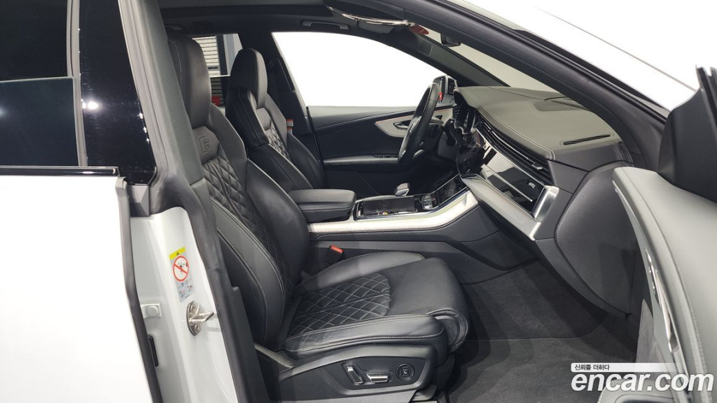 Audi Q8 55 TFSI Quattro Premium, 2023