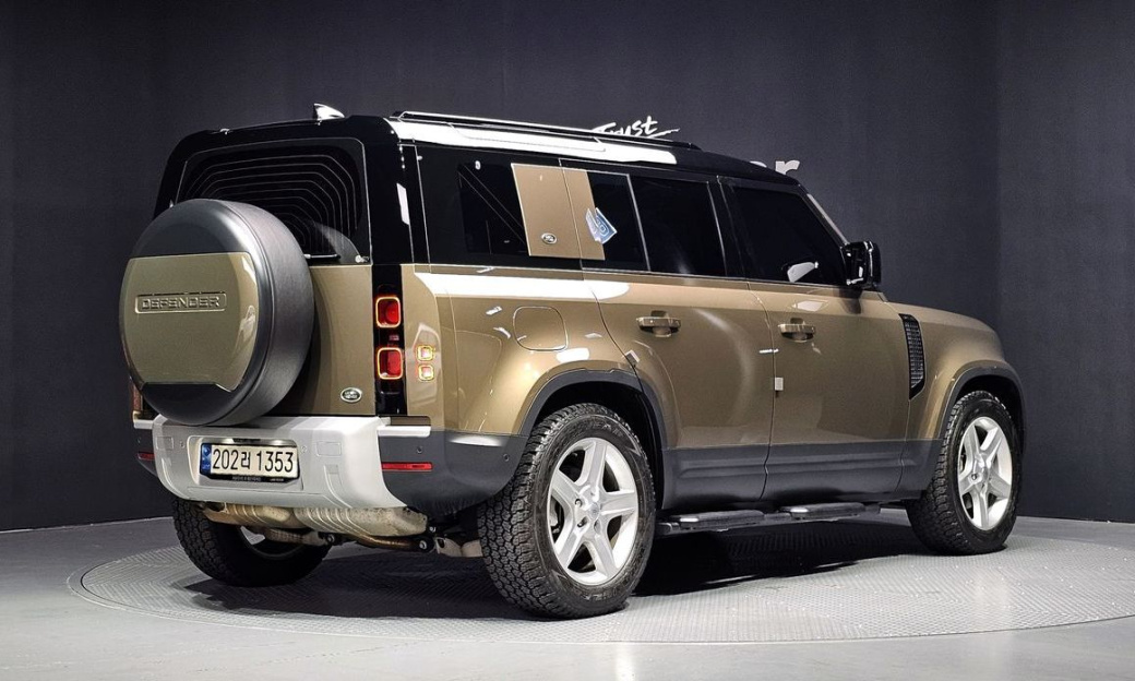 Land Rover Defender 110 D250 SE, 2022