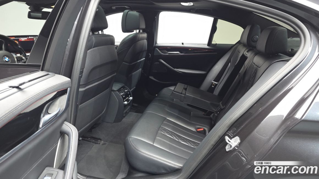 BMW 5-Series 530i xDrive M Sport Package, 2023