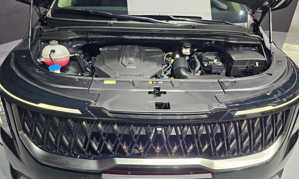 Kia Carnival 9-Seater Signature, 2025