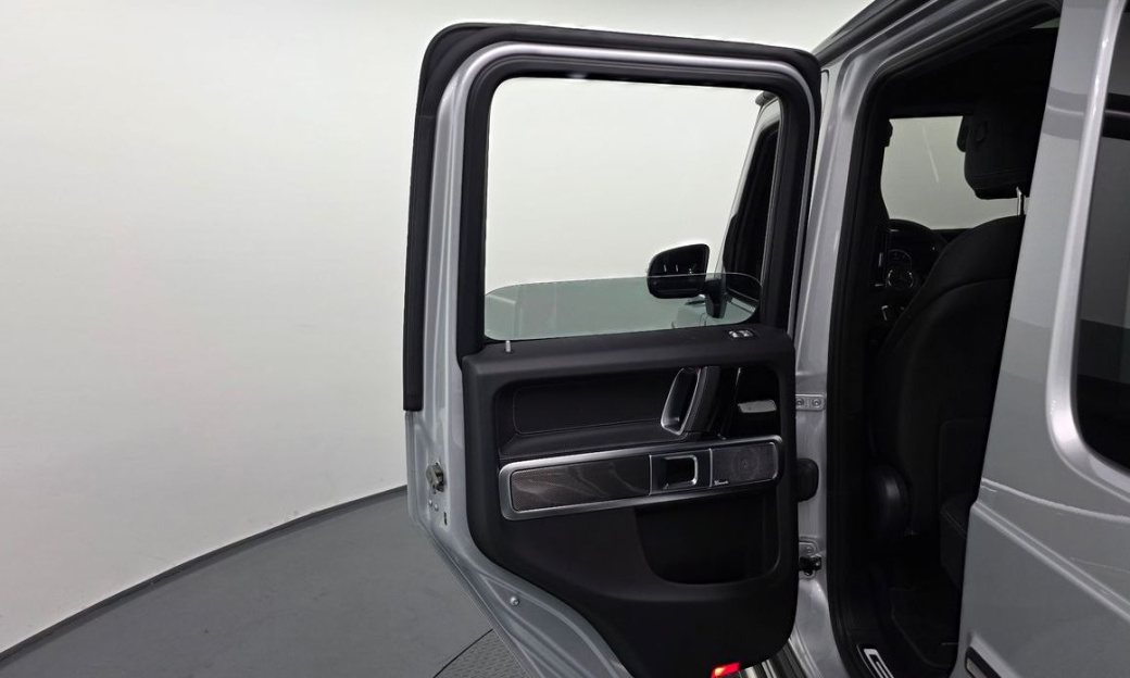Mercedes-Benz G-Class G450d, 2025