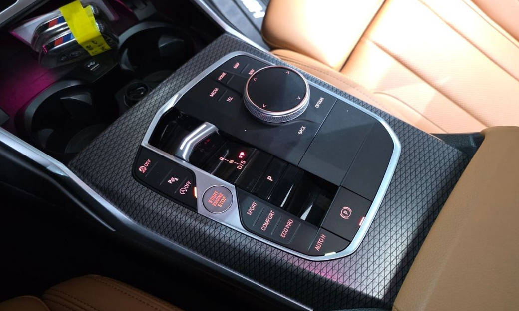 BMW 3-Series 320i M Sport, 2023
