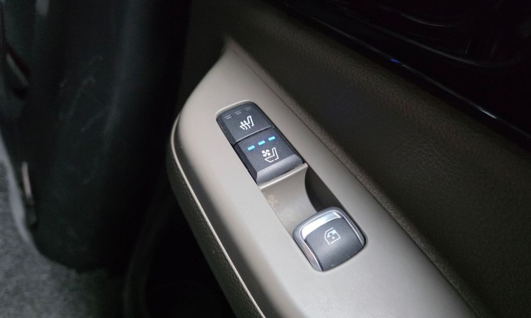 Kia Carnival 9-Seater Gravity, 2024