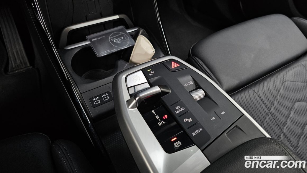BMW 2-Series 220i Luxury, 2023