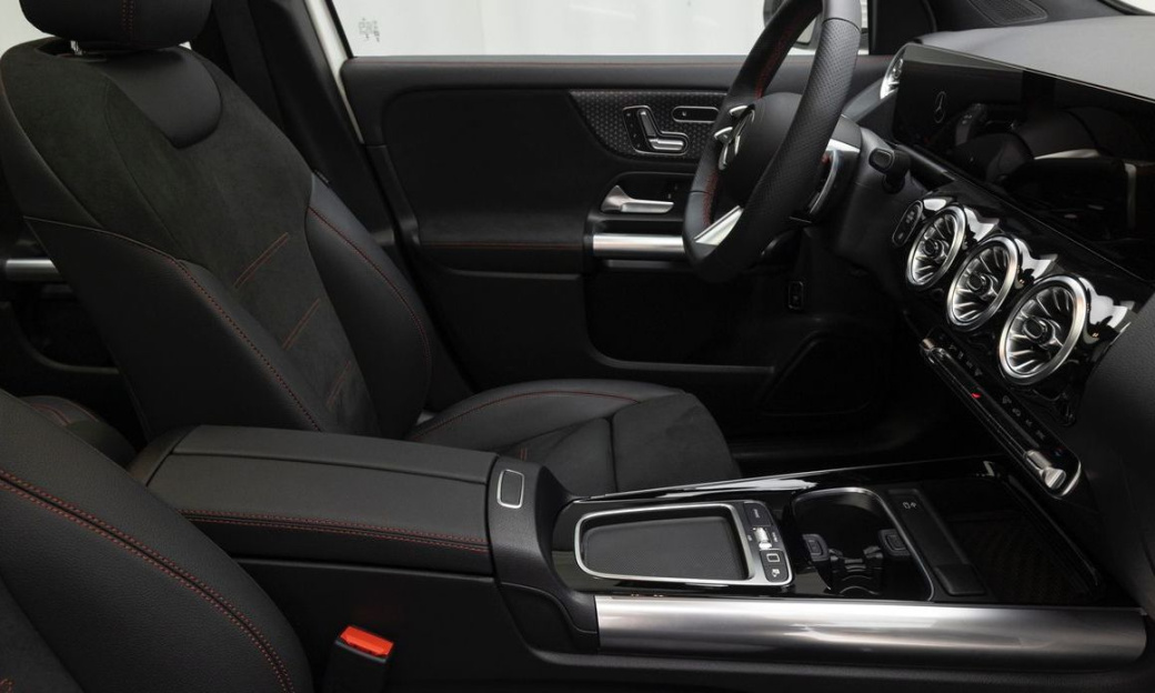 Mercedes-Benz GLA-Class GLA250 4MATIC, 2025