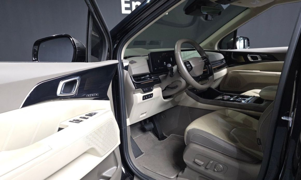Kia Carnival 9-Seater Gravity, 2025