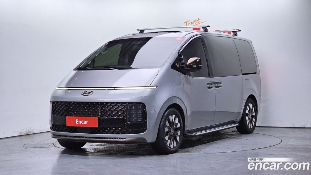 Hyundai Staria 4WD Lounge 9-Seater, 2024