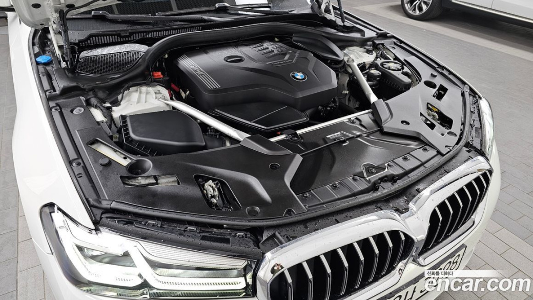 BMW 5-Series 530i xDrive Luxury, 2023