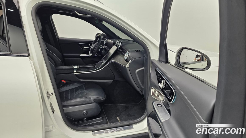 Mercedes-Benz GLC-Class GLC300 4MATIC AMG Line, 2025