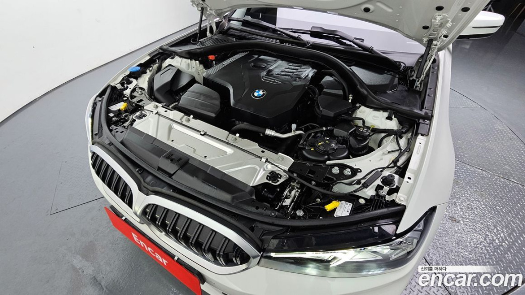 BMW 3-Series 320i Touring, 2023