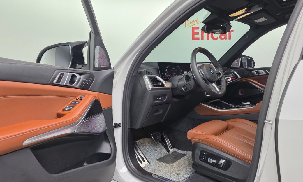 BMW X5 M60i, 2025