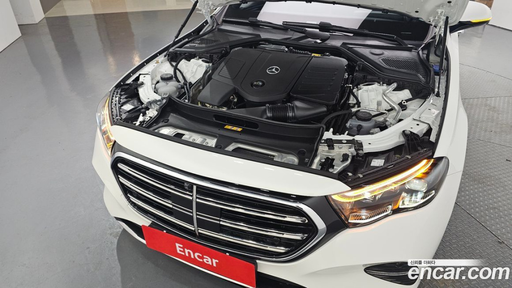 Mercedes-Benz E-Class E300 4MATIC Exclusive, 2025