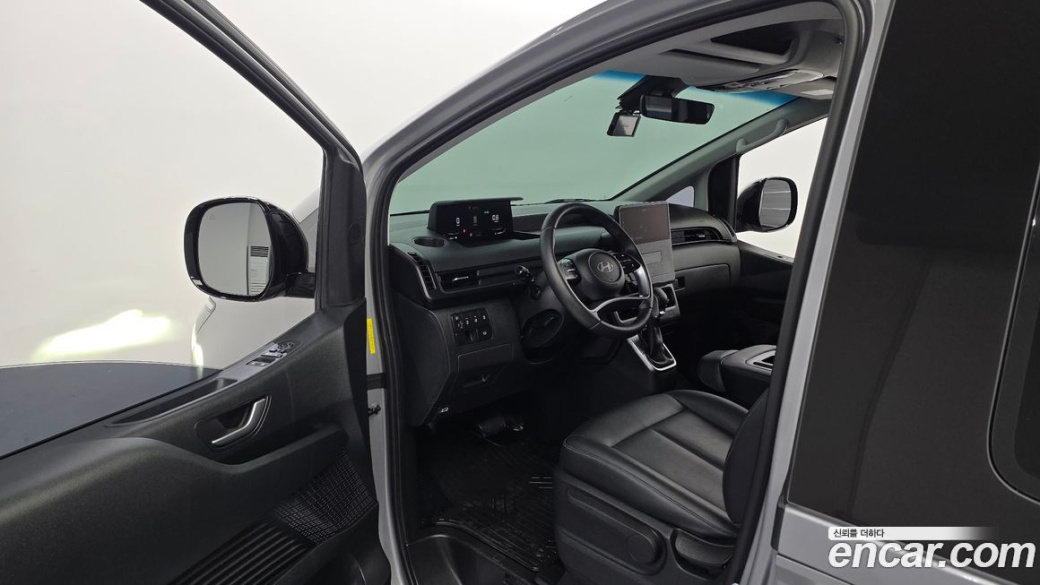 Hyundai Staria Tourer 9-Seater, 2025