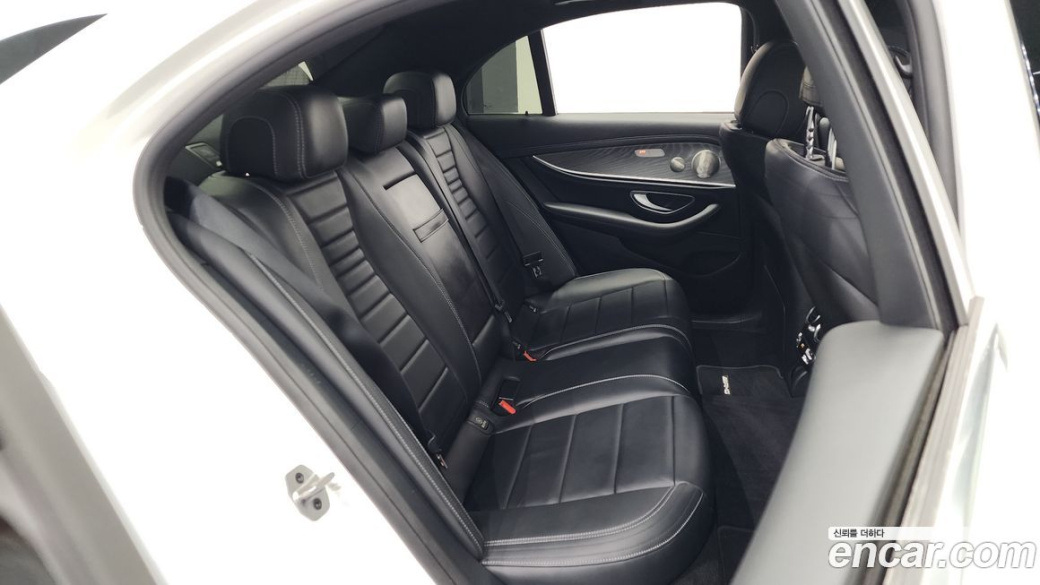 Mercedes-Benz E-Class E350 4MATIC AMG Line, 2021