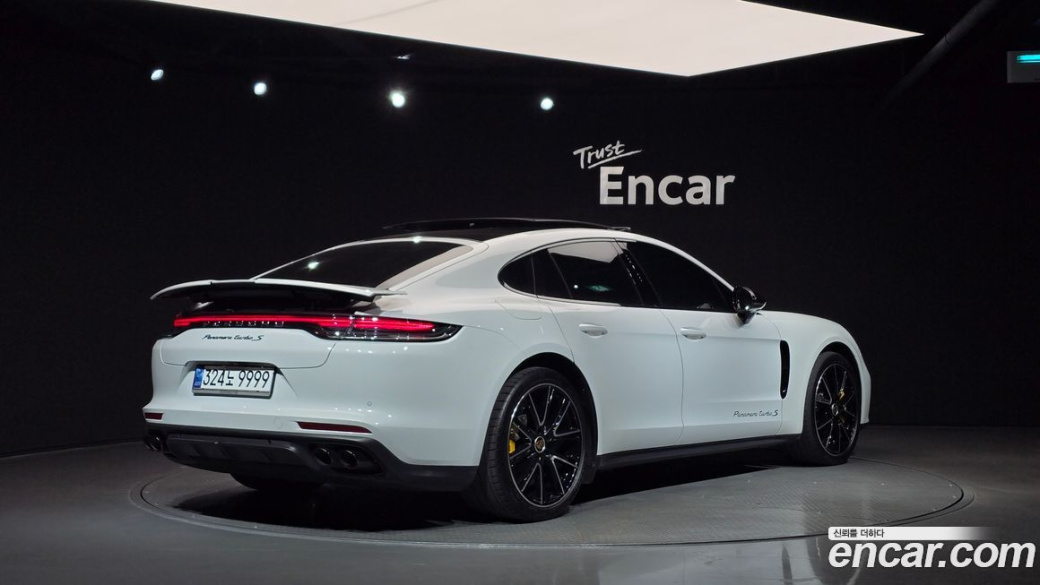 Porsche Panamera 4.0 Turbo S, 2023