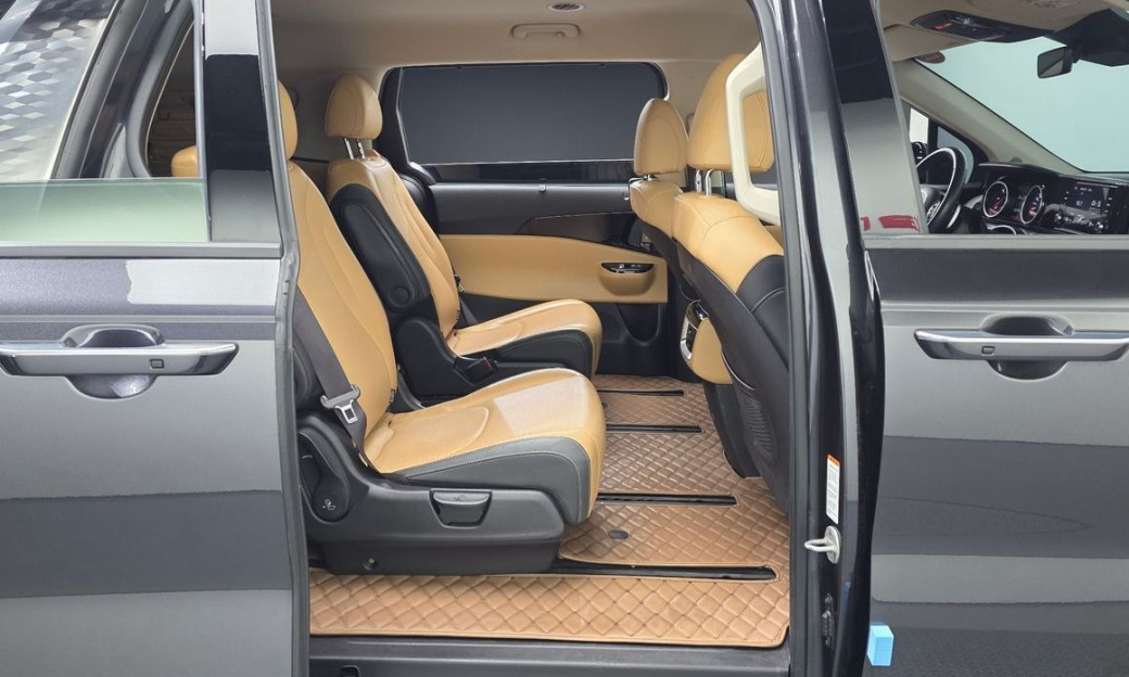 Kia Carnival 7-Seater Outdoor, 2022