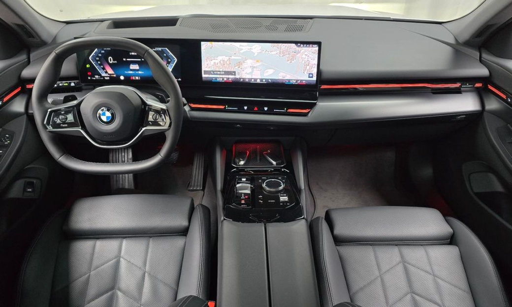 BMW 5-Series 520i, 2024