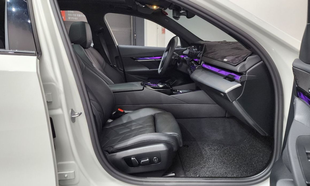 BMW 5-Series 520i M Sport, 2025