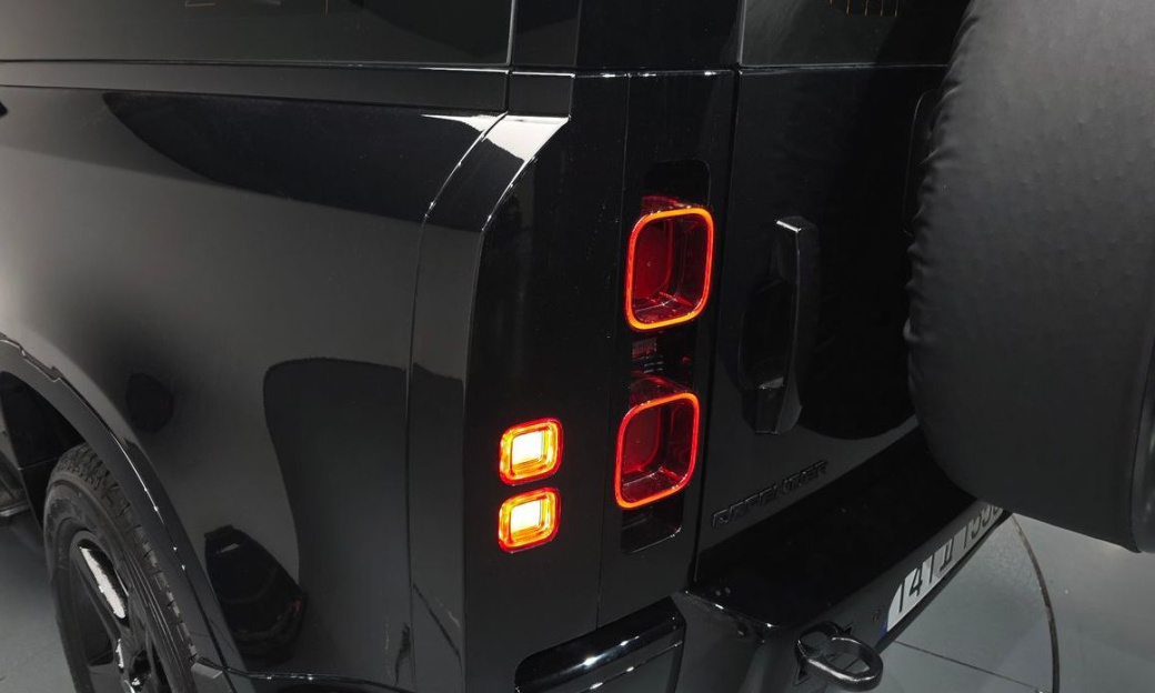 Land Rover Defender 90 D250 X-Dynamic SE, 2025