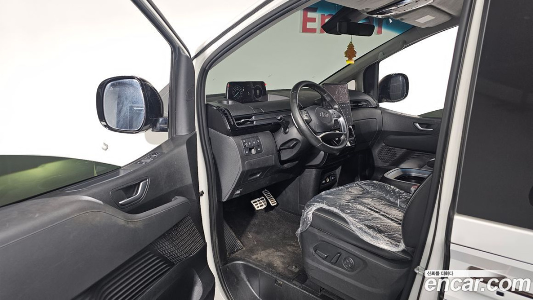 Hyundai Staria 4WD Lounge 7-Seater, 2022