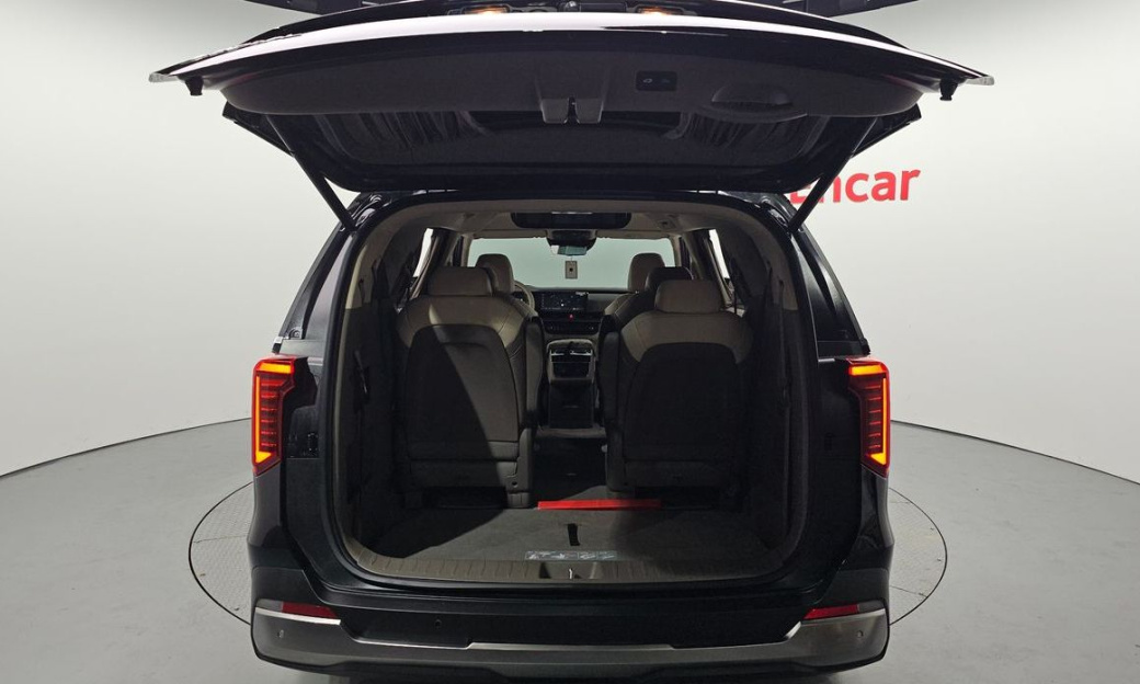 Kia Carnival 9-Seater Hi Limousine, 2024