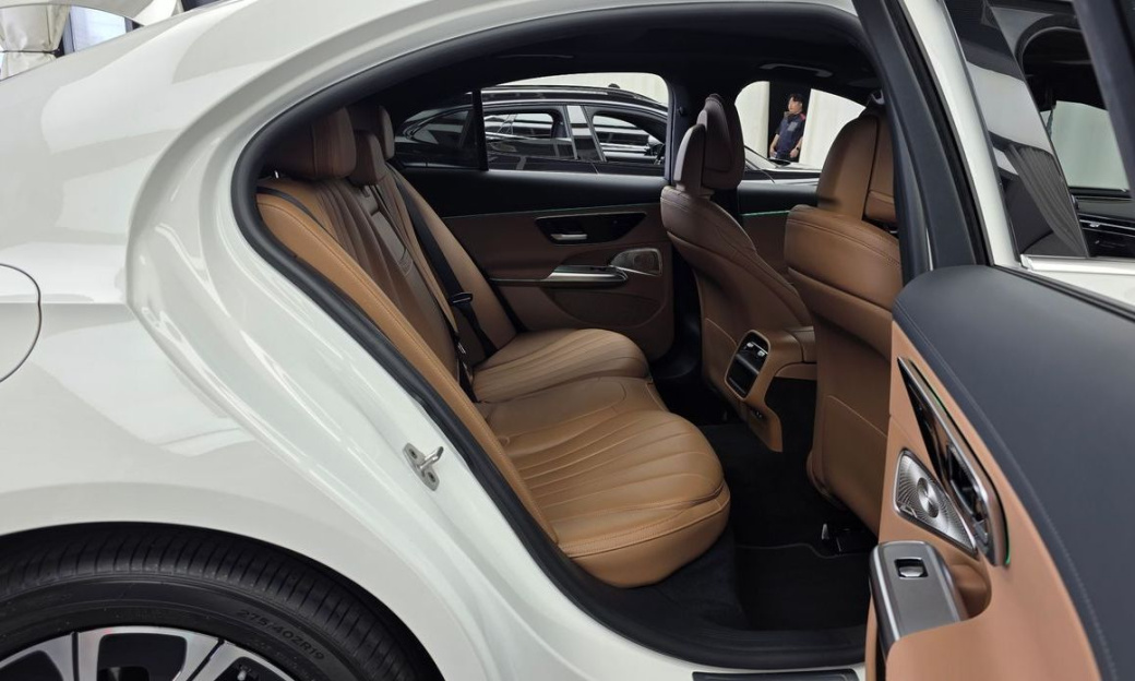 Mercedes-Benz E-Class E300 4MATIC Exclusive, 2024