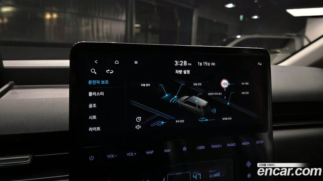 Hyundai Staria 4WD Tourer 11-Seater, 2022