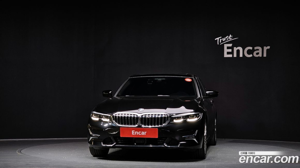 BMW 3-Series 320i Luxury, 2022