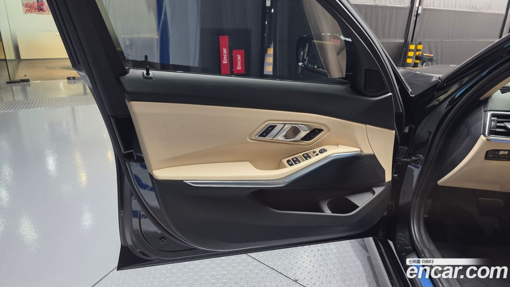 BMW 3-Series 320i, 2023