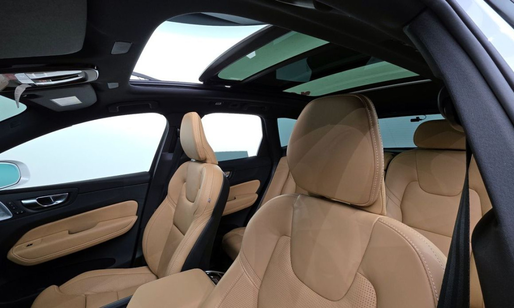 Volvo XC60 B5 Ultra Bright, 2025